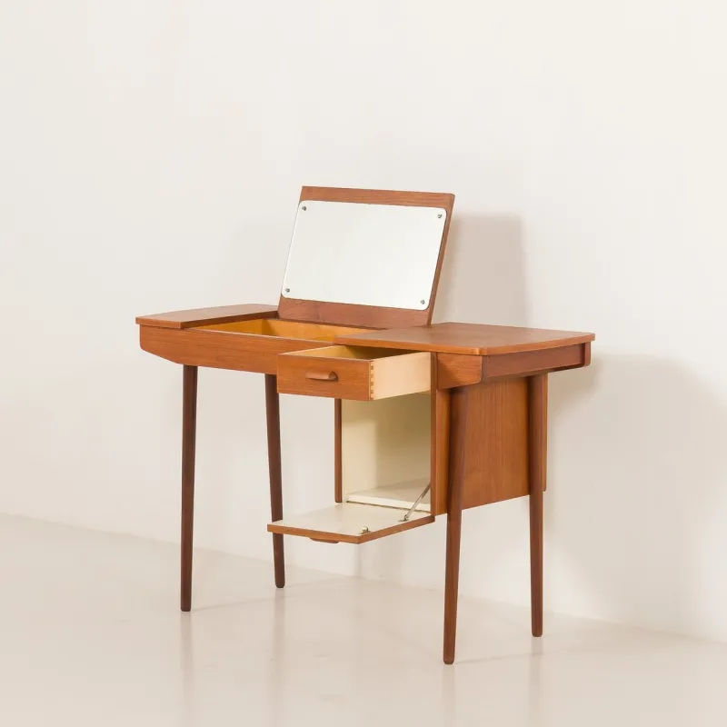 Pamono Small Vintage Desk with Hidden Vanity from Olholm Mobler, 1960s> Desks