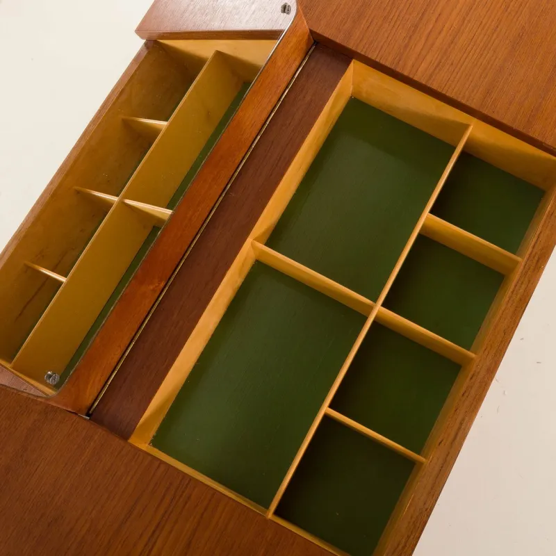 Pamono Small Vintage Desk with Hidden Vanity from Olholm Mobler, 1960s> Desks