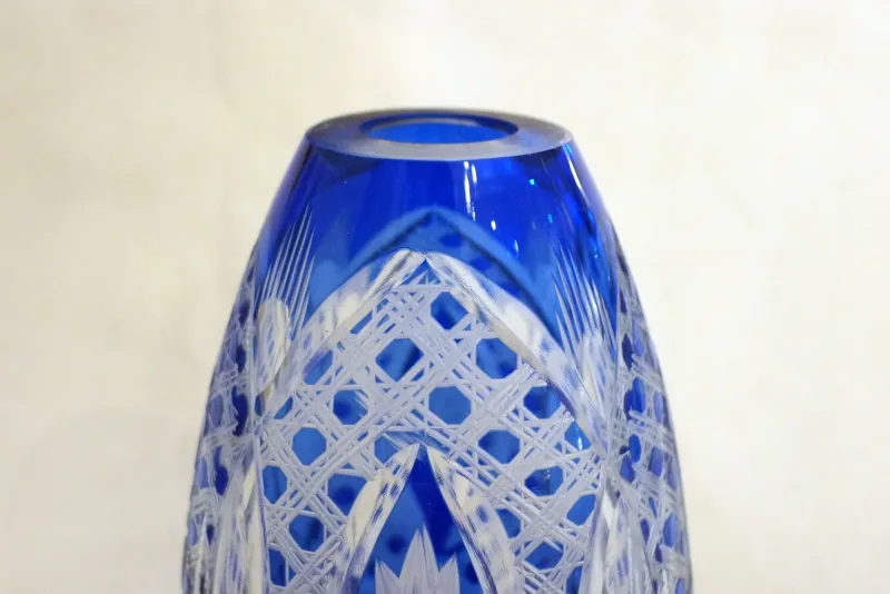 Pamono Small Vintage Vase in Cut Bohemian Crystal with Cobalt Blue, 1960s> Vases