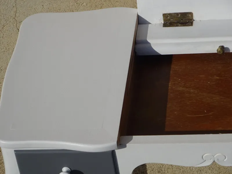 Discount Pamono Small White and Gray Dressing Table