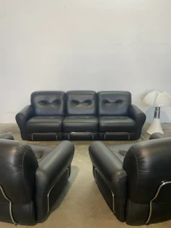 Outlet Pamono Sofa and Armchairs in Black Leather by Adriano Piazzesi, 1980s, Set of 3