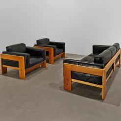 Pamono Sofa and Armchairs Mod. Bastiano in Oak Wood and Black Leather by Afra and Tobia Scarpa for Gavina, 1960s, Set of 3><noscript><img width=