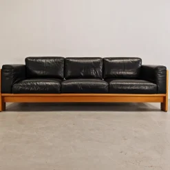 Pamono Sofa and Armchairs Mod. Bastiano in Oak Wood and Black Leather by Afra and Tobia Scarpa for Gavina, 1960s, Set of 3><noscript><img width=