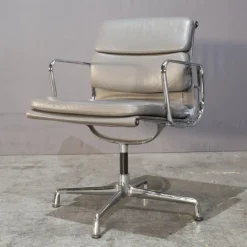 Pamono Soft Pad Ea208 Chair attributed to Charles & Ray Eames for Vitra><noscript><img width=