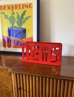 Pamono Space Age Red Magazine Rack, France, 1970s> Magazine Racks