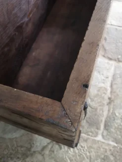 Pamono Spanish Walnut 6-Plank Chest, 17th Century><noscript><img width=