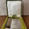 Pamono Spoon & Tongs Box, 1900, Set of 13> Cutlery & Serving Utensils