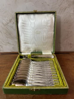 Pamono Spoon & Tongs Box, 1900, Set of 13> Cutlery & Serving Utensils