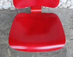 Pamono Stained Red LCW Lounge Chair by Charles & Ray Eames for Herman Miller / Evans Products Company, 1948><noscript><img width=