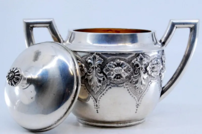 Pamono Sugar Bowl in Embossed Silver with Floral Motifs and Hinged Lid> Bottles, Carafes & Jugs
