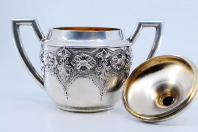 Pamono Sugar Bowl in Embossed Silver with Floral Motifs and Hinged Lid> Bottles, Carafes & Jugs