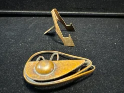 Sale Pamono Surrealist Brooch in Patinated Bronze with Its Original Base by Francisco Rebajes, 1950s