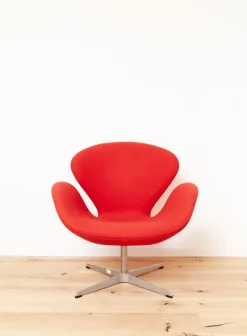 Sale Pamono Swan Chair by Arne Jacobsen for Fritz Hansen, 2001