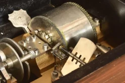Outlet Pamono Swiss Rosewood and Brass Musical Box