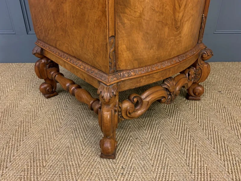 Pamono Tall Burr Walnut Pedestals, 1910, Set of 2> Pedestals And Columns
