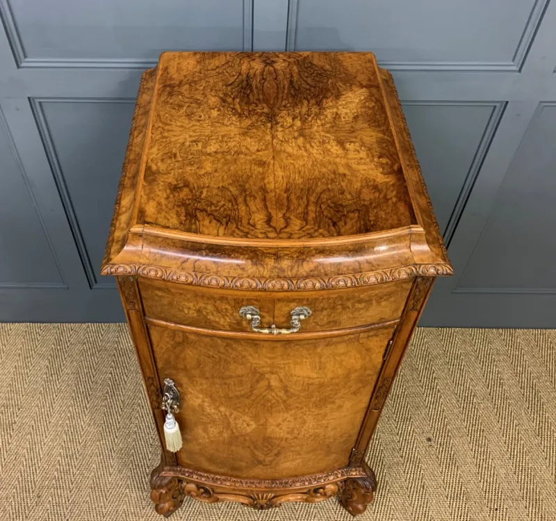 Pamono Tall Burr Walnut Pedestals, 1910, Set of 2> Pedestals And Columns