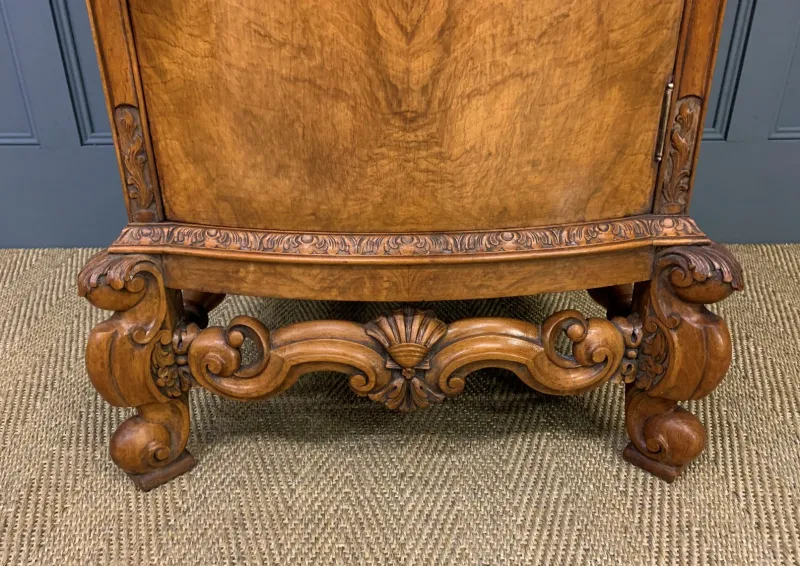Pamono Tall Burr Walnut Pedestals, 1910, Set of 2> Pedestals And Columns