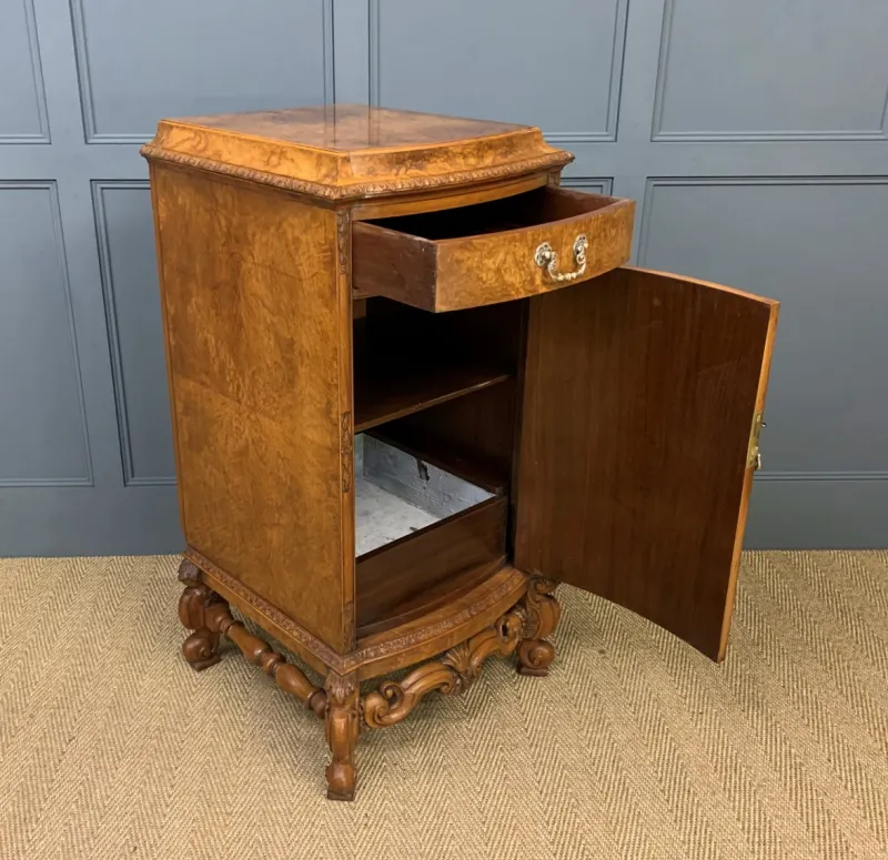 Pamono Tall Burr Walnut Pedestals, 1910, Set of 2> Pedestals And Columns
