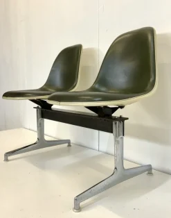 Pamono Tandem Bench in Fiberglas and Leather Seat by Charles & Ray Eames for Herman Miller, 1960s><noscript><img width=