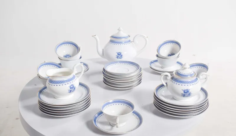 Sale Pamono Tea Set in Portuguese Porcelain from Vista Alegre, 1920, Set of 38