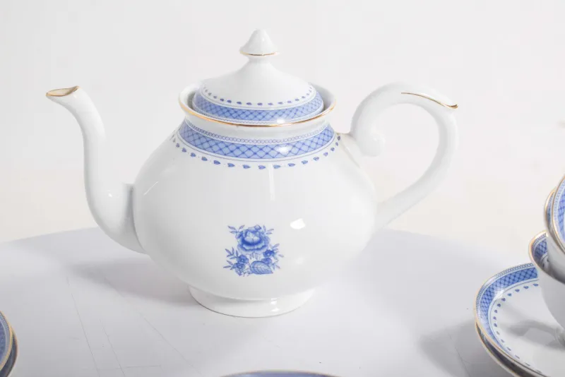 Sale Pamono Tea Set in Portuguese Porcelain from Vista Alegre, 1920, Set of 38