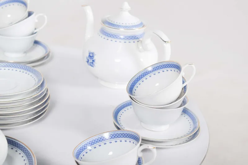 Sale Pamono Tea Set in Portuguese Porcelain from Vista Alegre, 1920, Set of 38