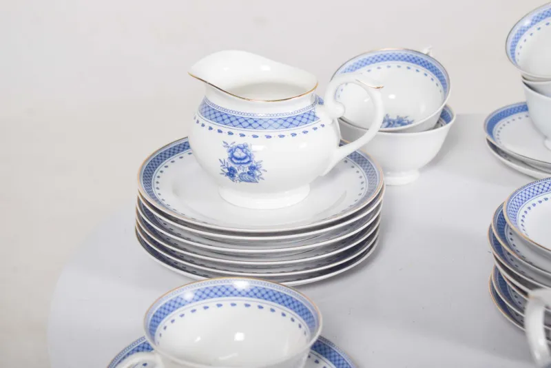 Sale Pamono Tea Set in Portuguese Porcelain from Vista Alegre, 1920, Set of 38