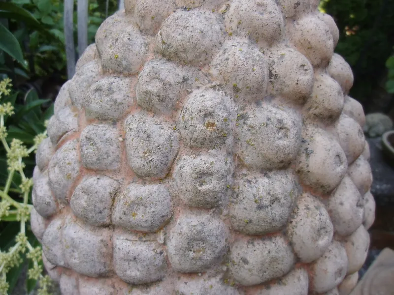 Pamono Terracotta Pinecone Garden Sculptures, 1980s, Set of 2> Garden Accessories