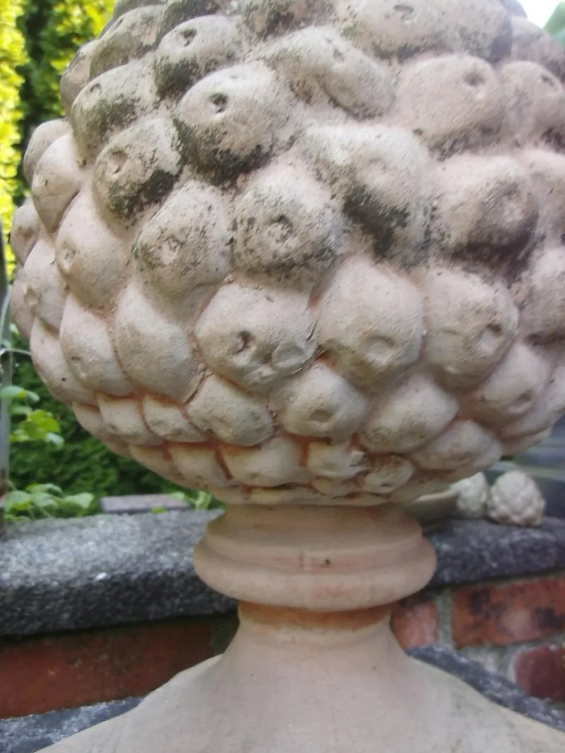 Pamono Terracotta Pinecone Garden Sculptures, 1980s, Set of 2> Garden Accessories