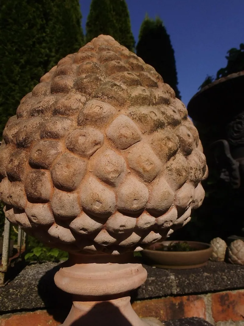 Pamono Terracotta Pinecone Garden Sculptures, 1980s, Set of 2> Garden Accessories