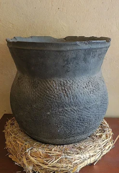 Pamono 19th Century African Earthenware Storage Pot, Senegal><noscript><img width=