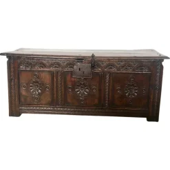 Clearance Pamono 18th Century Antique Carved Oak Coffer