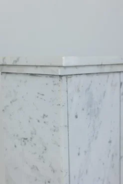 Pamono 20th Century Art Deco Columns in White Marble, Set of 2><noscript><img width=