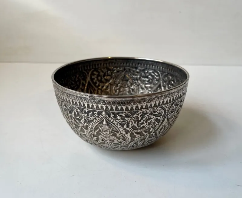 Hot Pamono 19th Century Buddhist Singing Bowl in Repousse Silver, Set of 2