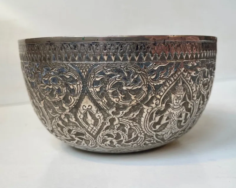 Hot Pamono 19th Century Buddhist Singing Bowl in Repousse Silver, Set of 2