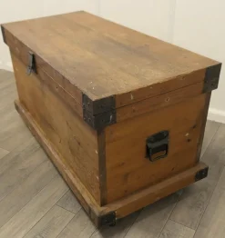 Outlet Pamono 19th Century Carpenters Pine Tool Chest and Tools, 1900s
