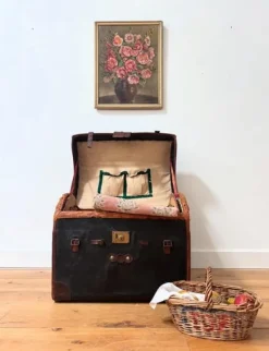 Pamono 19th Century Domed Travel Trunk> Trunks Crates & Baskets