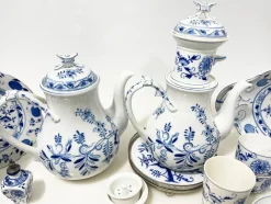 Pamono 19th Century Dutch Blue Onion Tableware attributed to Louis Regout Maastricht, Set of 36><noscript><img width=