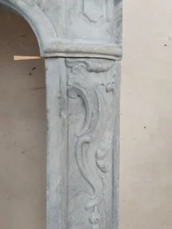 Pamono 18th Century Dutch Blue Turquin Marble Mantelpiece in the style of Regency><noscript><img width=