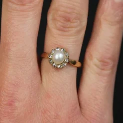 Pamono 19th Century Fine Pearl Diamonds 18 Karat Yellow Gold Daisy Ring><noscript><img width=
