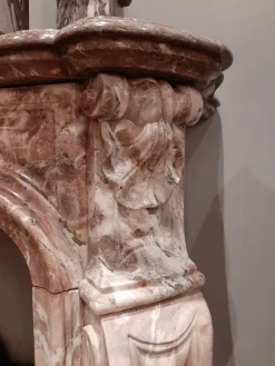 Outlet Pamono 19th Century French Pink Marble Mantelpiece