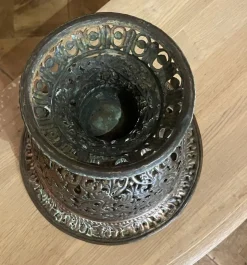 Pamono 17th Century Italian Chased Bronze Urn><noscript><img width=