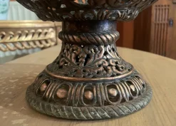 Pamono 17th Century Italian Chased Bronze Urn><noscript><img width=