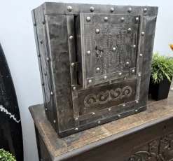 Pamono 18th Century Italian Wrought Iron Hobnail Safe><noscript><img width=