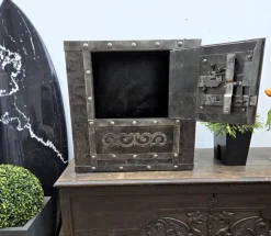 Pamono 18th Century Italian Wrought Iron Hobnail Safe><noscript><img width=