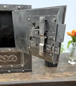 Pamono 18th Century Italian Wrought Iron Hobnail Safe><noscript><img width=