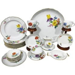 Pamono 20th Century Meissen Porcelain Set, Germany, Set of 14> Dinner Plates & Bowls