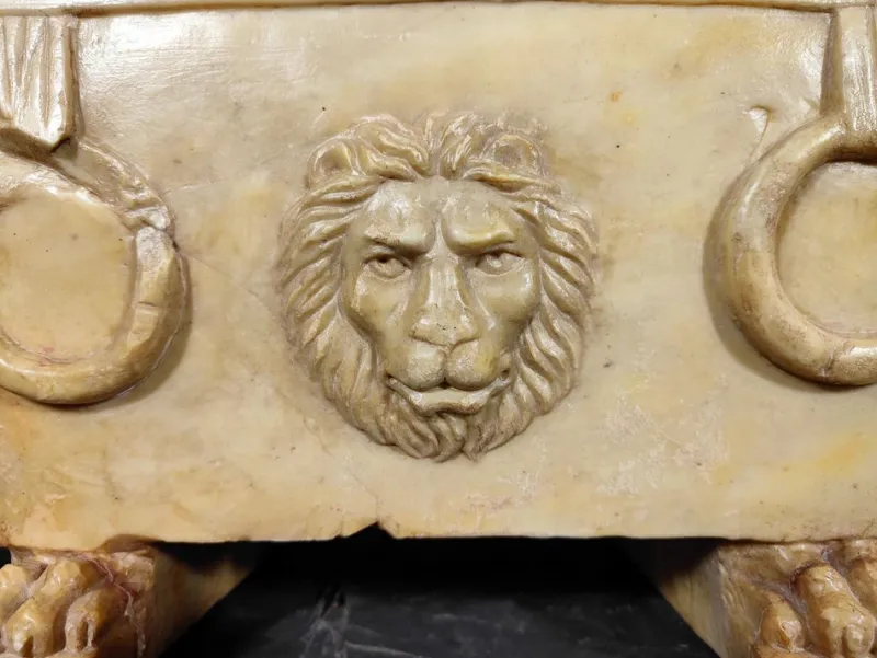 Pamono 18th Century Roman Marble Lion Bath> Garden Accessories