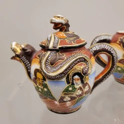 Outlet Pamono 19th Century Tu y yo Satsuma Porcelain Sest with Dragon and Wise Men Motif, Japan, Set of 7