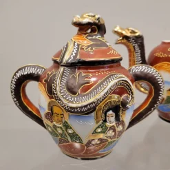 Outlet Pamono 19th Century Tu y yo Satsuma Porcelain Sest with Dragon and Wise Men Motif, Japan, Set of 7
